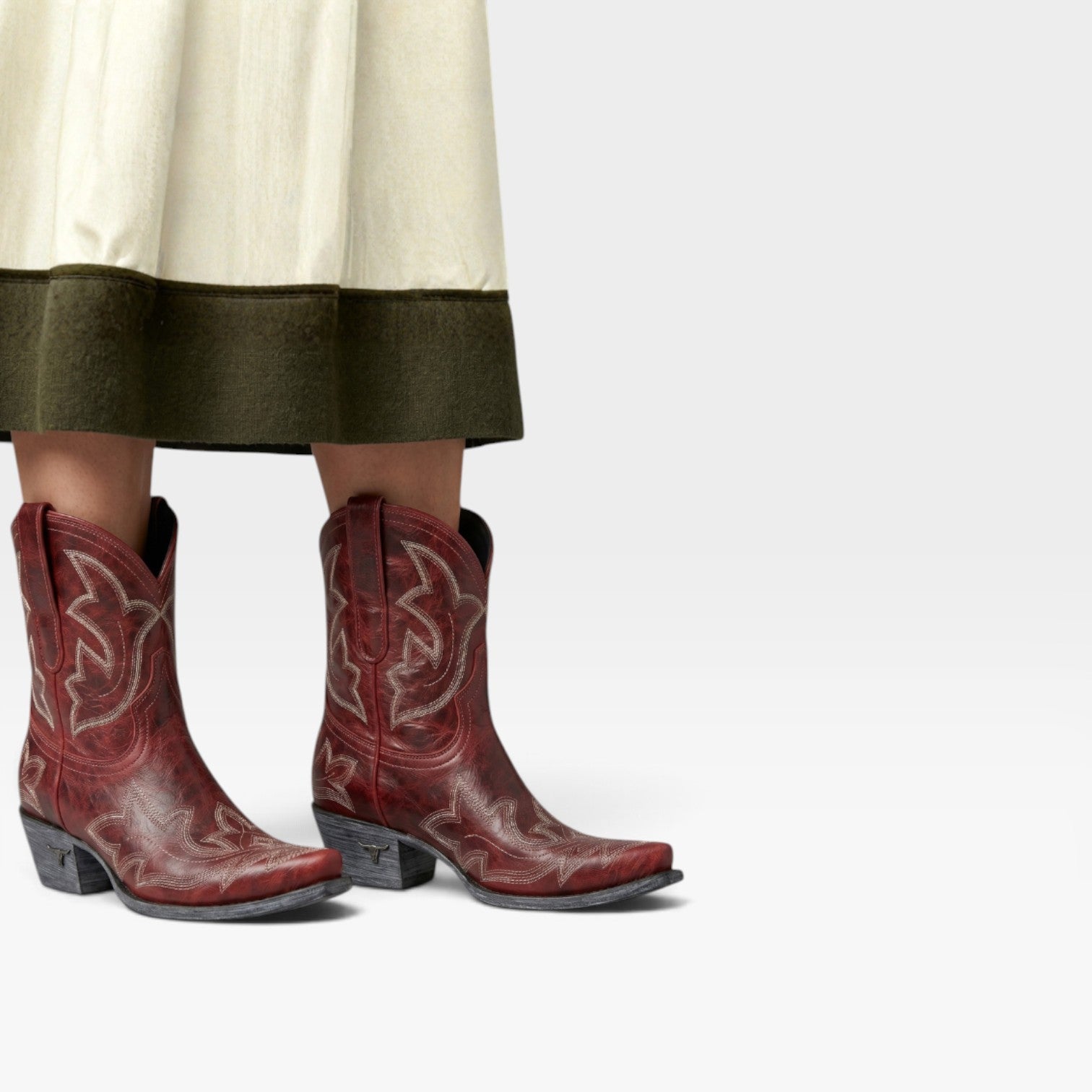 Women's Embroidered Cowboy Boots – Distressed Snip Toe Western Booties