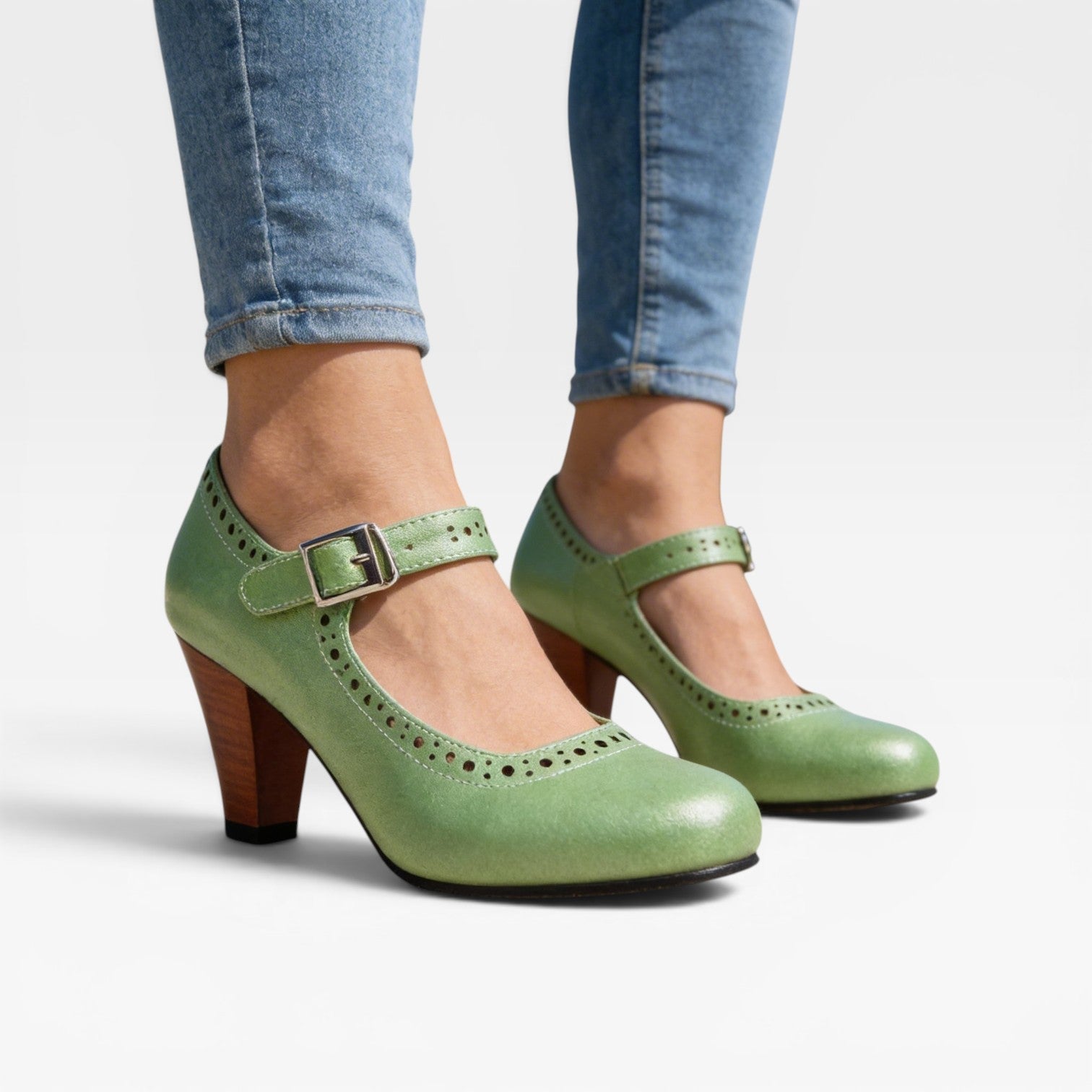 Women's Vintage Brogue Mary Jane Pumps – Elegant Buckle Strap Block Heel Shoes for Special Occasions
