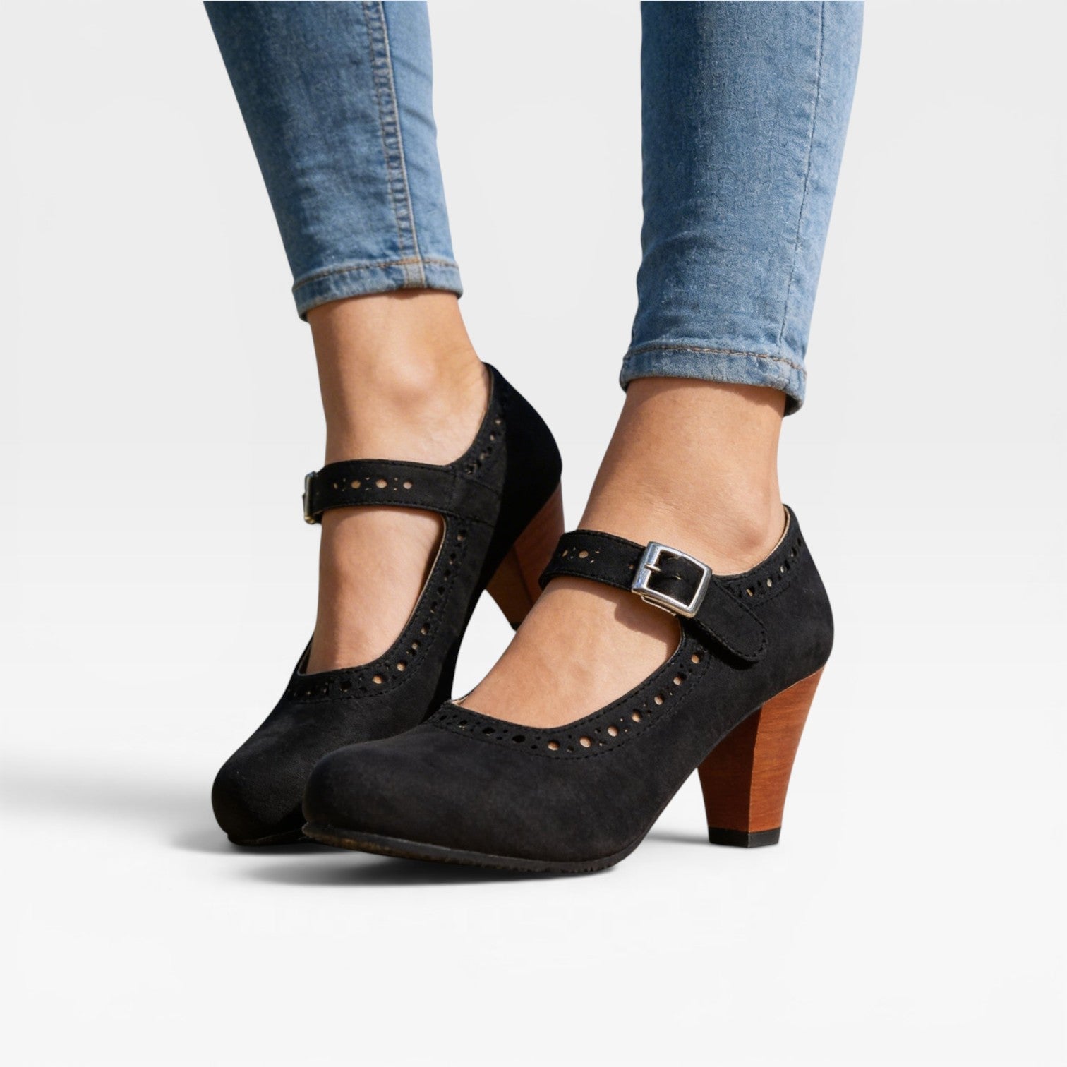 Women's Vintage Brogue Mary Jane Pumps – Elegant Buckle Strap Block Heel Shoes for Special Occasions