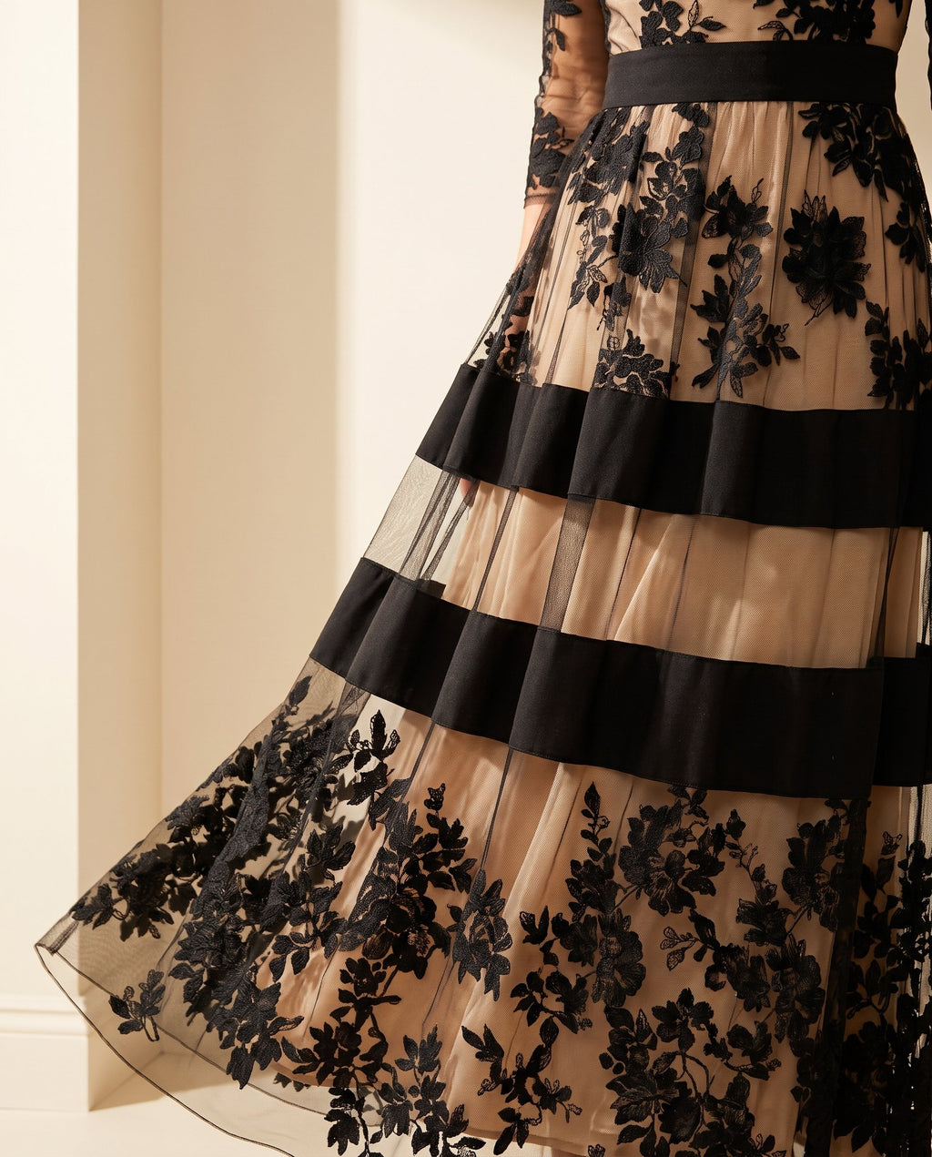 Women's Elegant Lace Midi Dress